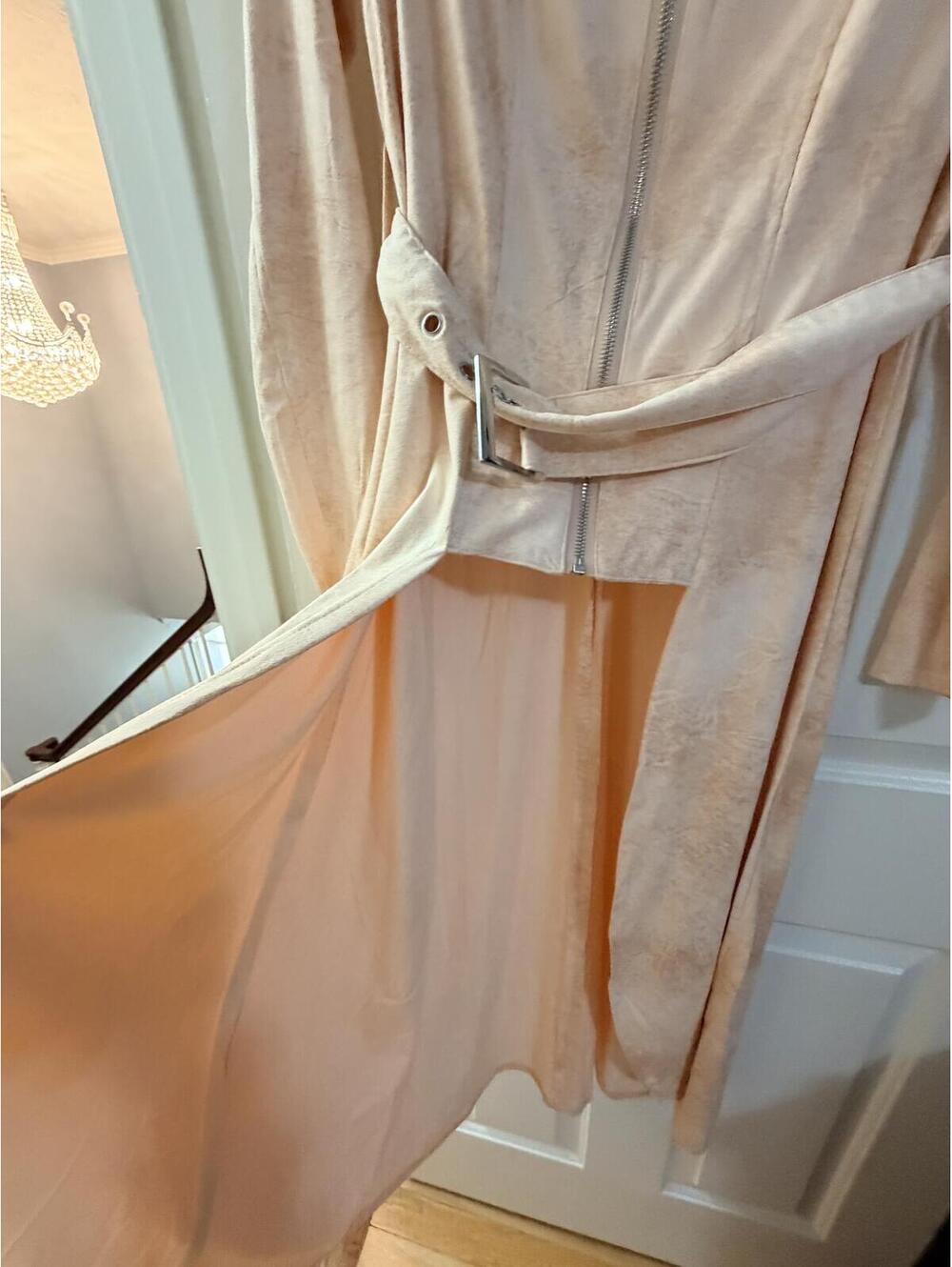 Venus Peach Long Belted Trench Coat - Picture 6 of 7